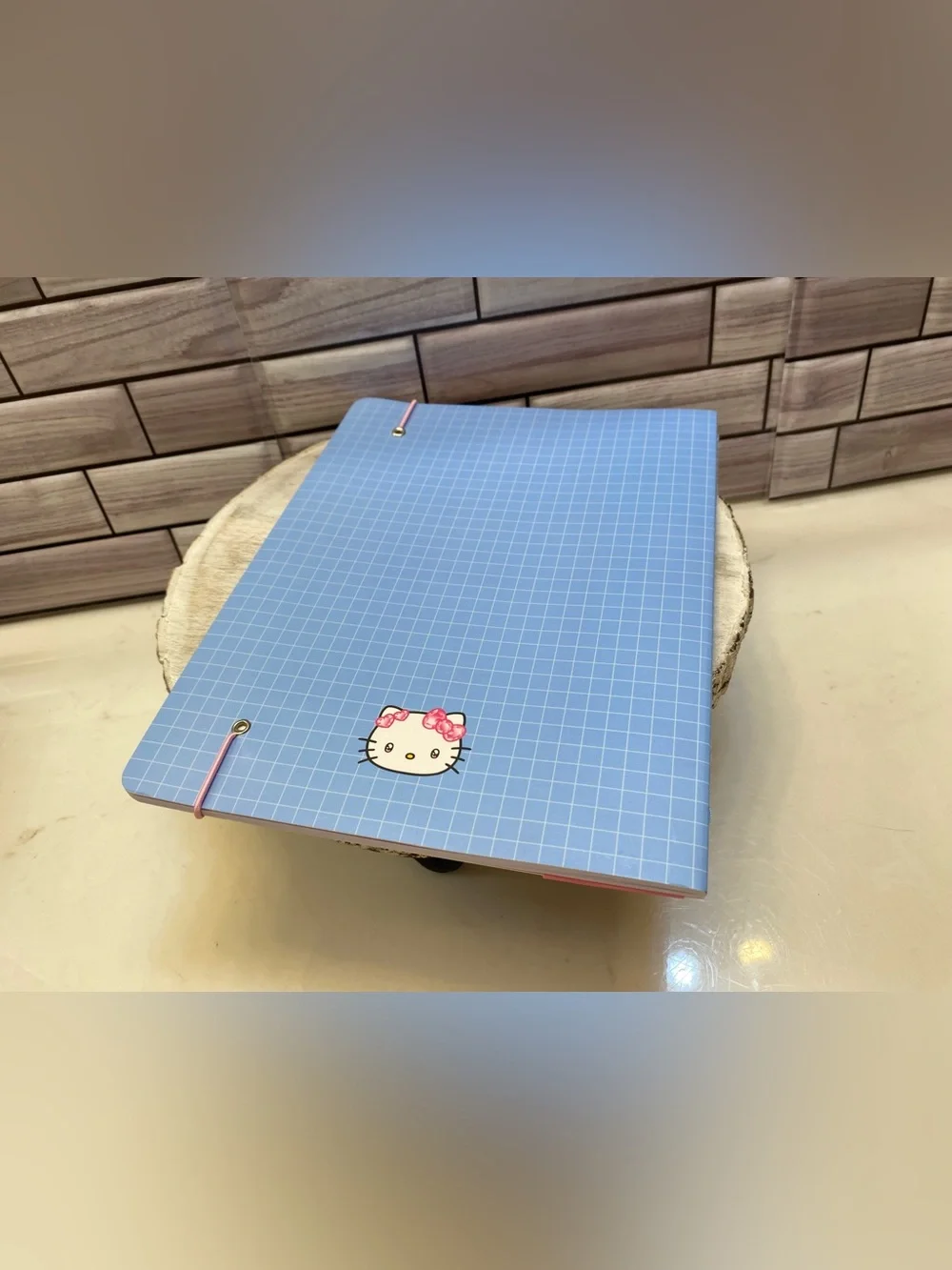 Hello Kitty & Friends ❤️  Monthly 17 months Planner Aug 2026 to Dec 2027 NWT